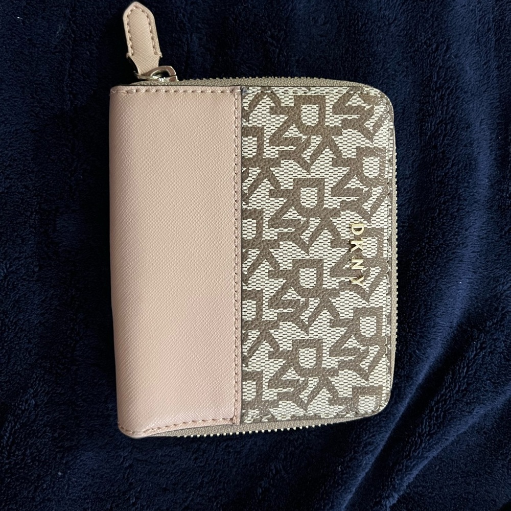 Dkny wallet